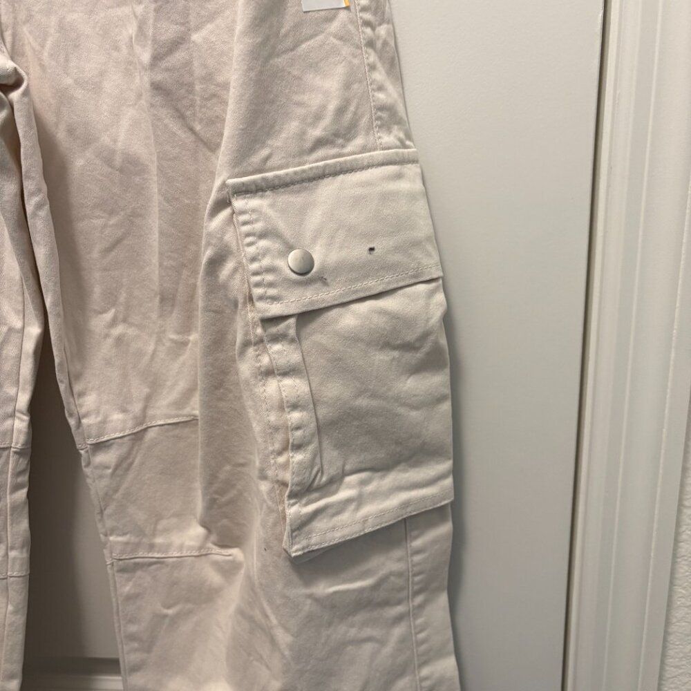 Wild Fable Wide Leg Tapered at Ankle Cargo Pants Cream Size Small NWT - Picture 3 of 9